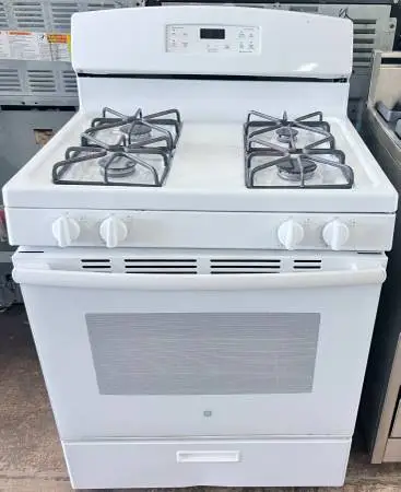 GE White 4 Burner Gas Range , Stove , Oven , JGBS650FEK4WW  30 inch