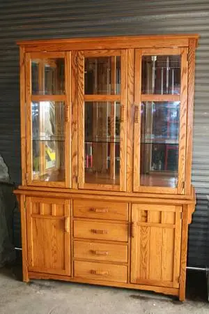 Beautiful Solid Oak Hutch