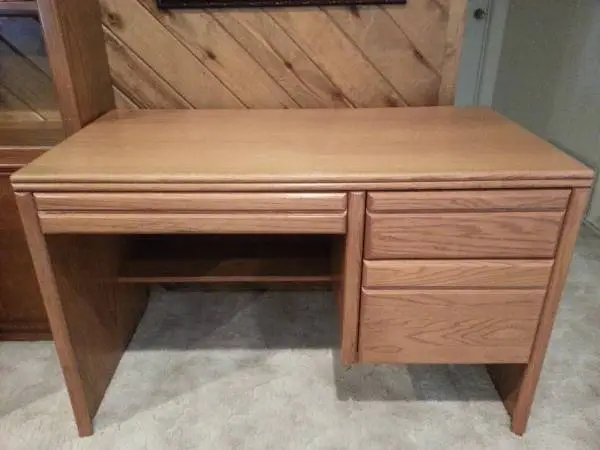 Student Desk & Desktop Bookshelf