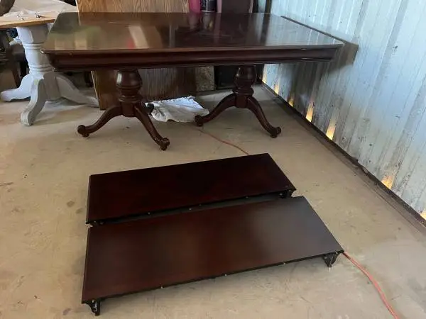 Solid Wood Table w/2 Leafs