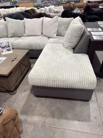 Clairette court sectional