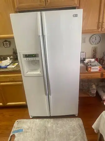 Nice perfect LG refrigerator Will deliver and install