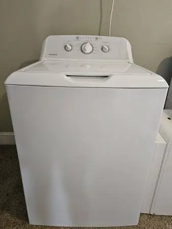GE HotPoint Washing Machine. Used. Imperfect Working Condition. White.