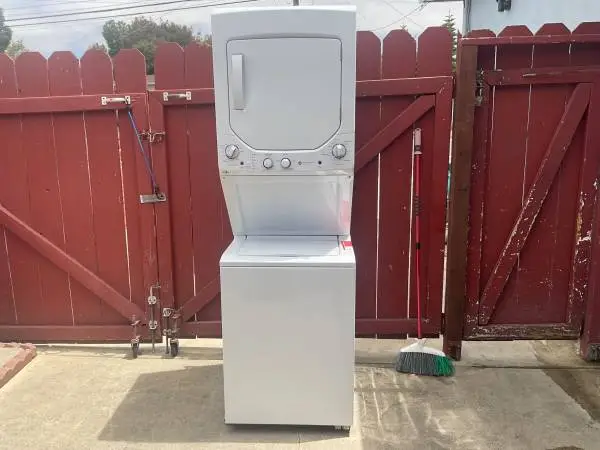 GE Unitized Spacemaker 2.3 cu. Capacity Washer 4.4 cu electric dryer