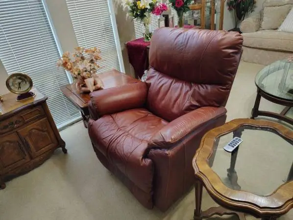 Used - La-Z-Boy Premiumt Power Recliner (power is not working)