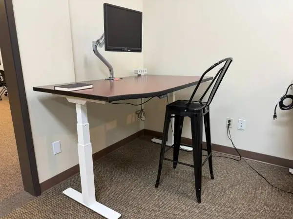 Sit Stand Desk / Adjustable Height Desks