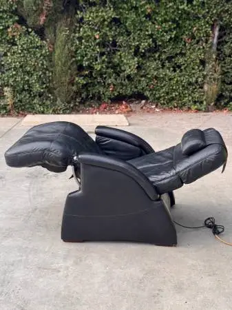 Human Touch Perfect Chair PC-085 Zero Gravity Power Recliner Black