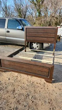 Queen Size 3 Panel Look Bed