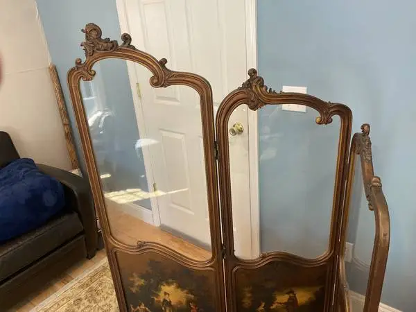 Bridgerton-style elegance:19th-century French Vernis Martin screen