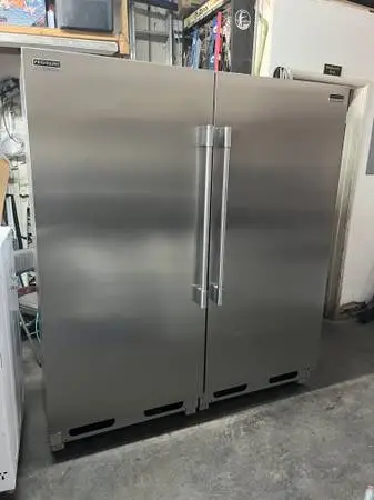 GOOD CONDITION STAINLESS HUGE FRIGIDAIRE REFRIGERATOR FREEZER