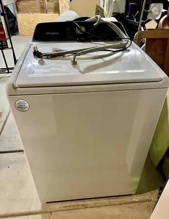 Like New Whirlpool 4.6 cu ft Top Load Washer