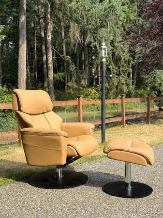 Nordic Home Neo Stressless Leather Recliner with Ottoman