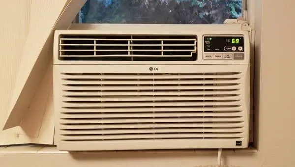 LG 8000 BTU Air Conditioner - Includes Remote Control