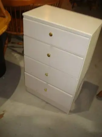 sm white 4 drawer chest,