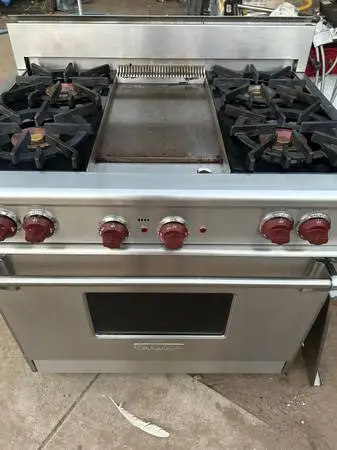 36” WOLF PRO-STYLE GAS RANGE 4 DUAL BURNERS +  INFRARED  GRIDDLE