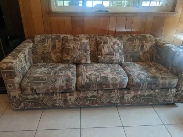 COUCH WESTERN SYLE