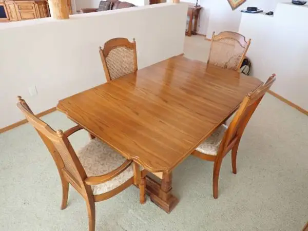 Oak Dining Room Table and Chairs