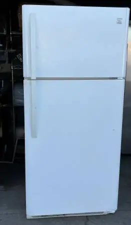 30” KENMORE TOP FREEZER APARTMENT SIZE REFRIGERATOR “ WORKS GREAT’