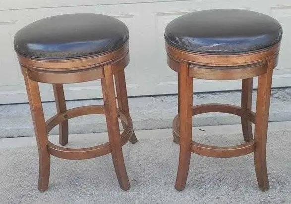 2 WOOD SWIVEL STOOLS 25 X 15 ROUND