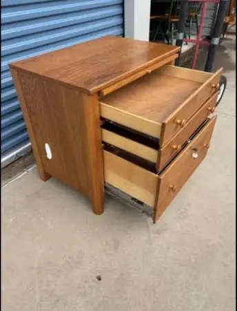 Exquisite Like New Flawless Oak 3 Drawer File Cabinet