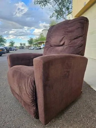 LAZY BOY ROCKER RECLINER CHAIR