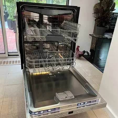 BOSCH 300SERIES 24 STAINLESS STEEL DISHWASHER