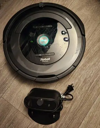 Roomba by iRobot 680 Robot Vacuum