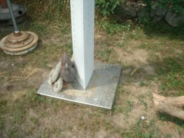 pillar that has removable base