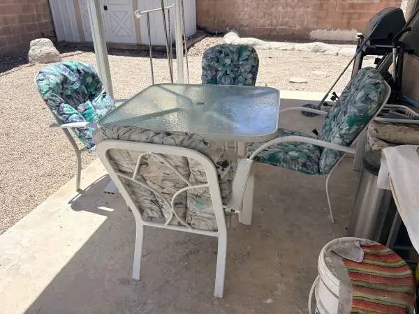 Patio Glas Table with 4 Chairs