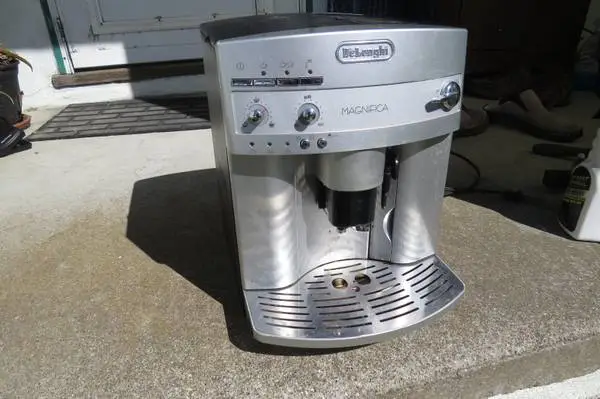 Delonghi Magnifica Espresso Machine ESAM 3300 as-is