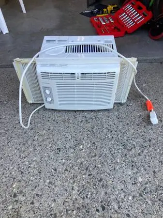 Frigidaire small window air conditioner-5000BTU