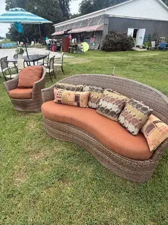 High-End Woven Wicker Outdoor Patio Set (Sofa + 1 chair )