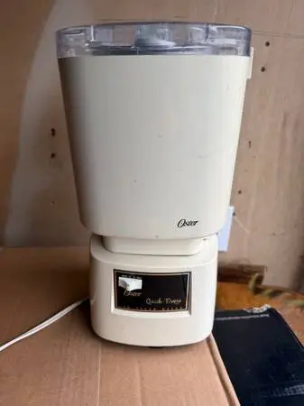 Oster Quick Freeze Ice Cream Maker yes it works   I have it at a stora