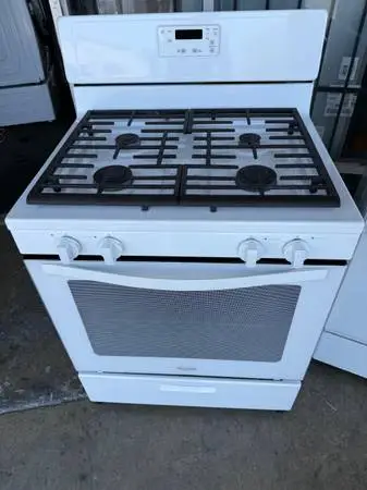 2 yr old white gas stove and oven