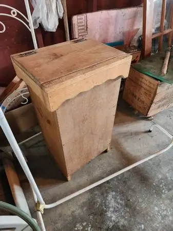 Old Pine Trash Bin