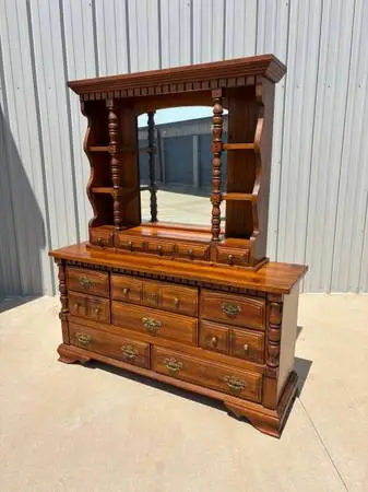 Beautiful Medium Finished 8 Drawer Dresser w/Mirror