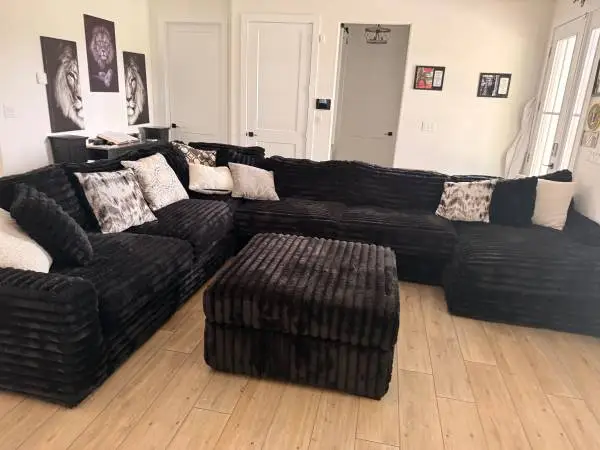 SECTIONAL. BRAND NEW, BIG AND VERY FIRM.