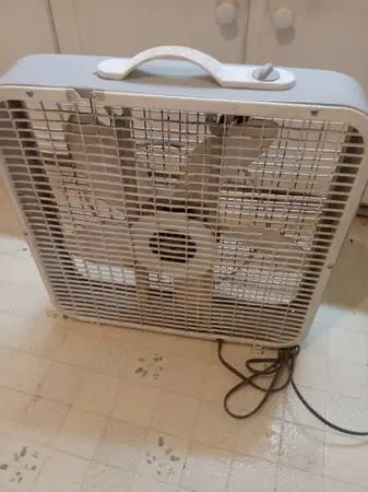 Lakewood 20 portable box fan