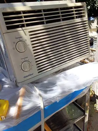 $$ air conditioner well working window mount 115v