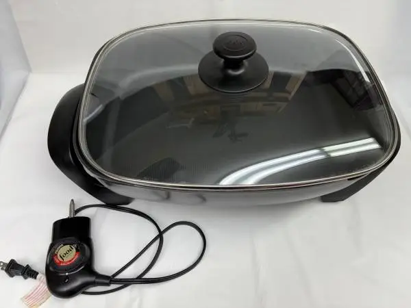 Jumbo electric skillet