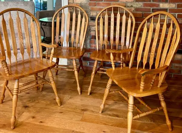 Quality well-made Amish bent paddle Windsor Oak chairs