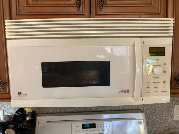 GE ADVANTIUM MICROWAVE/CONVECTION OVEN WORKS GREAT