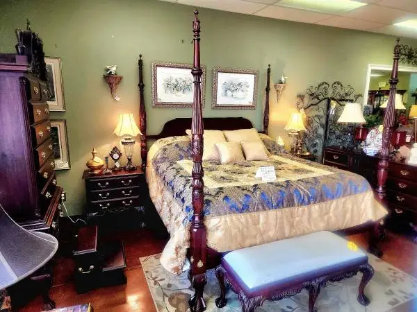 Georgian Furnishing of New Orleans King Bedroom Set