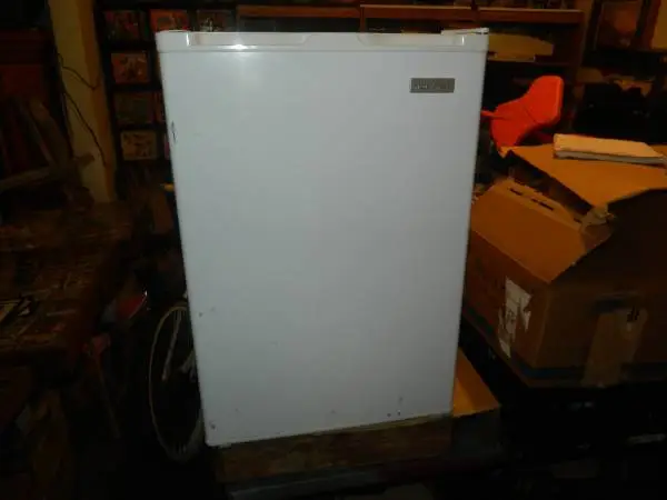 ARTIC FRESH MINI FRIGERATIOR-MED SIZE