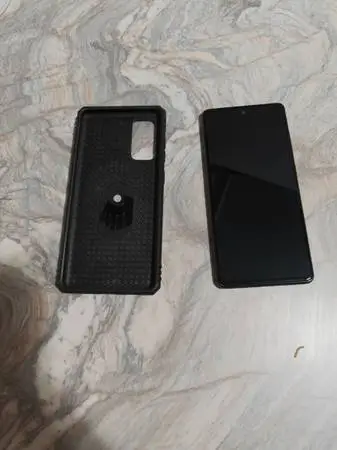Mint Galaxy S20 FE 5G w/ case