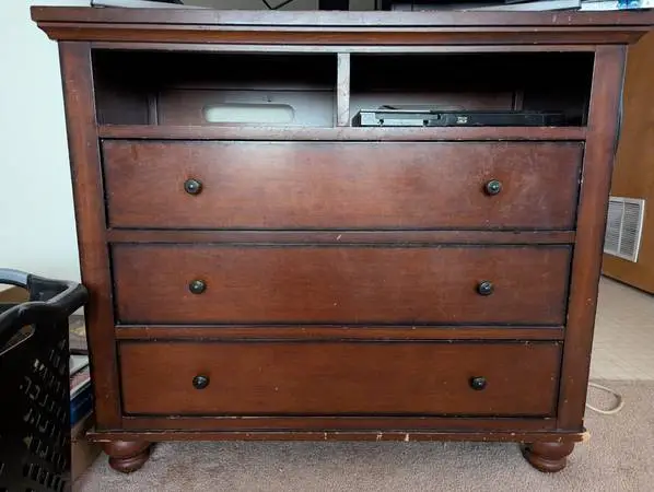 Dresser/TV Cabinet