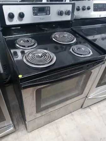 🌲Whirlpool stainless and black coil-top stove