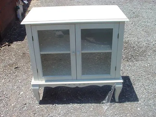 white cabinet 2 doors glass in doors