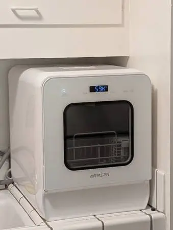 Portable countertop dishwasher