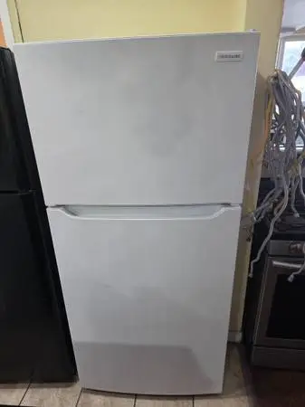 FRIGIDAIRE REFRIGERATOR